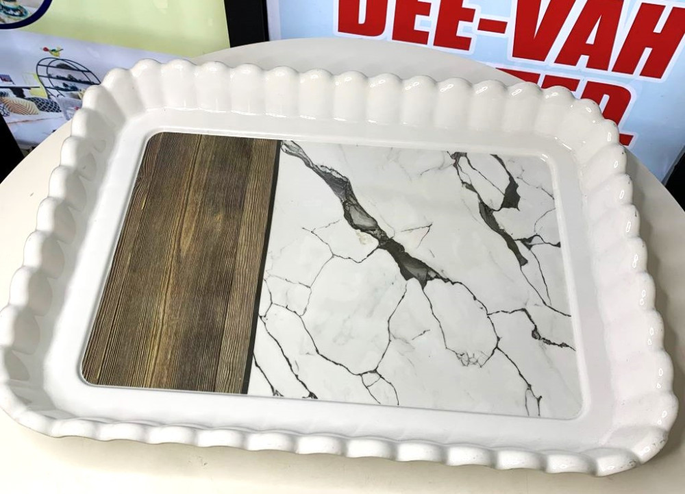 RECTANGULAR PLASTIC TRINKET TRAY